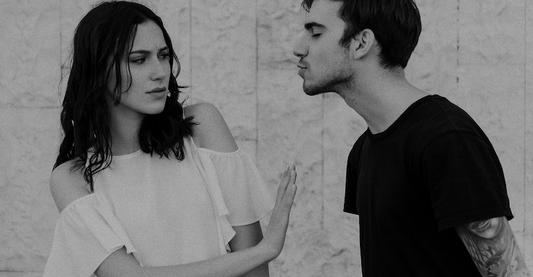 pull away when dating